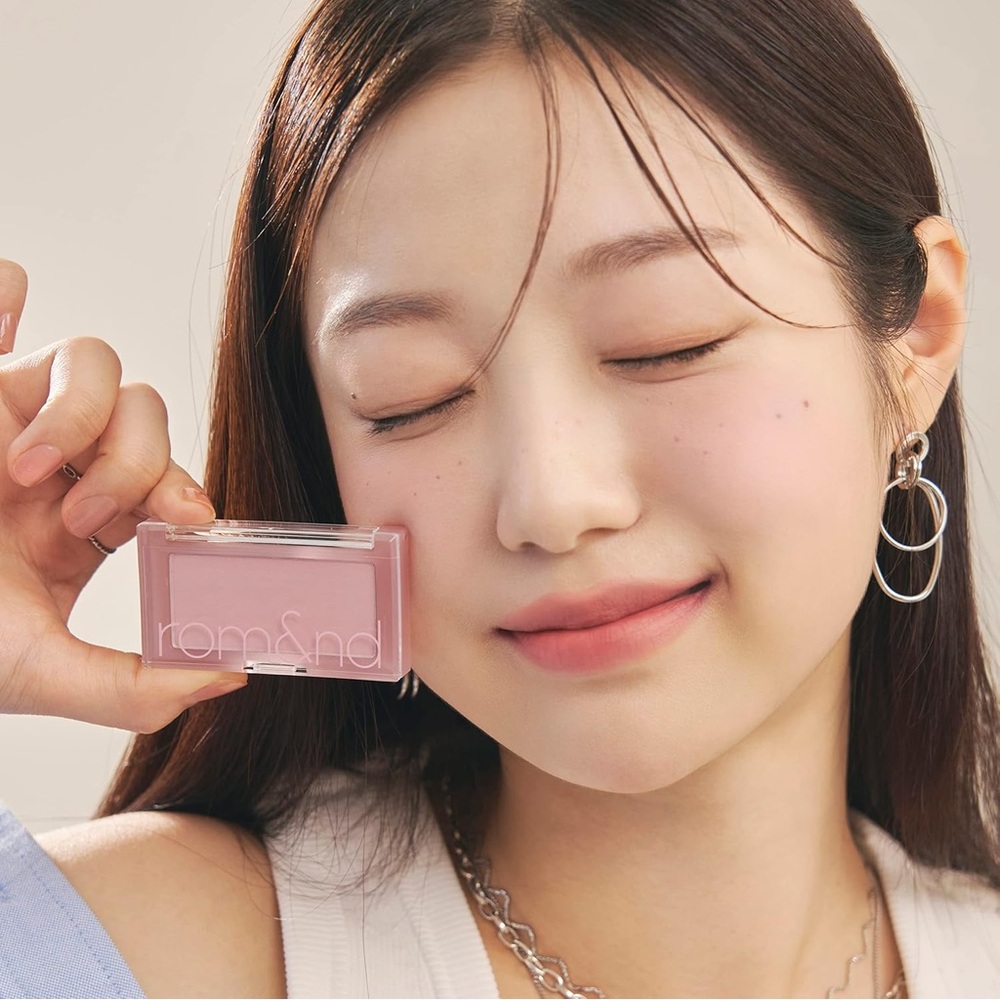 Rom&nd N02 Vine Nude Better Than Cheek- grape color with a hint of beige - Picture 3 of 11